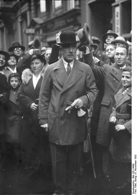 Reichskanzler Franz von Papen wählt zur Reichstagswahl (6. November 1932)